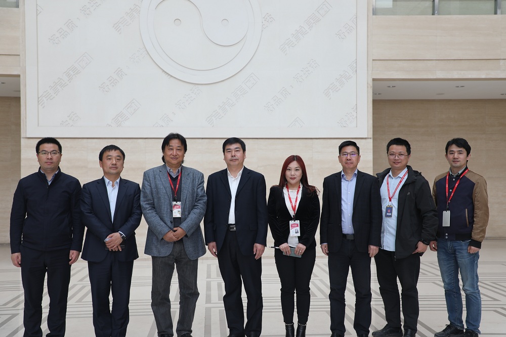 武漢市蔡甸區(qū)區(qū)長郝勝勇蒞臨美巢集團(tuán)參觀調(diào)研